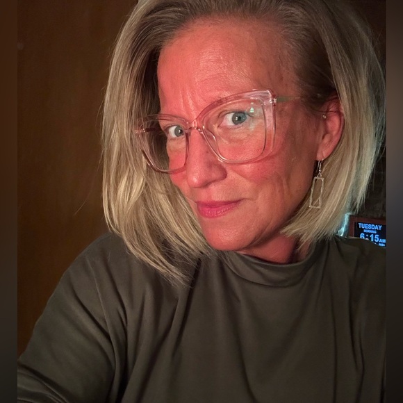 Meet your Posher, Heidi - Picture 2 of 3